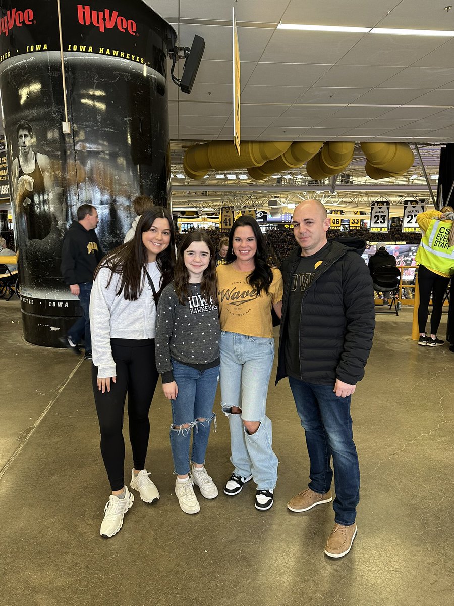 Jessica1Johnson's tweet photo. Go Hawks! 🏀🖤💛 #FightForIowa https://t.co/EJnIHoo9ba