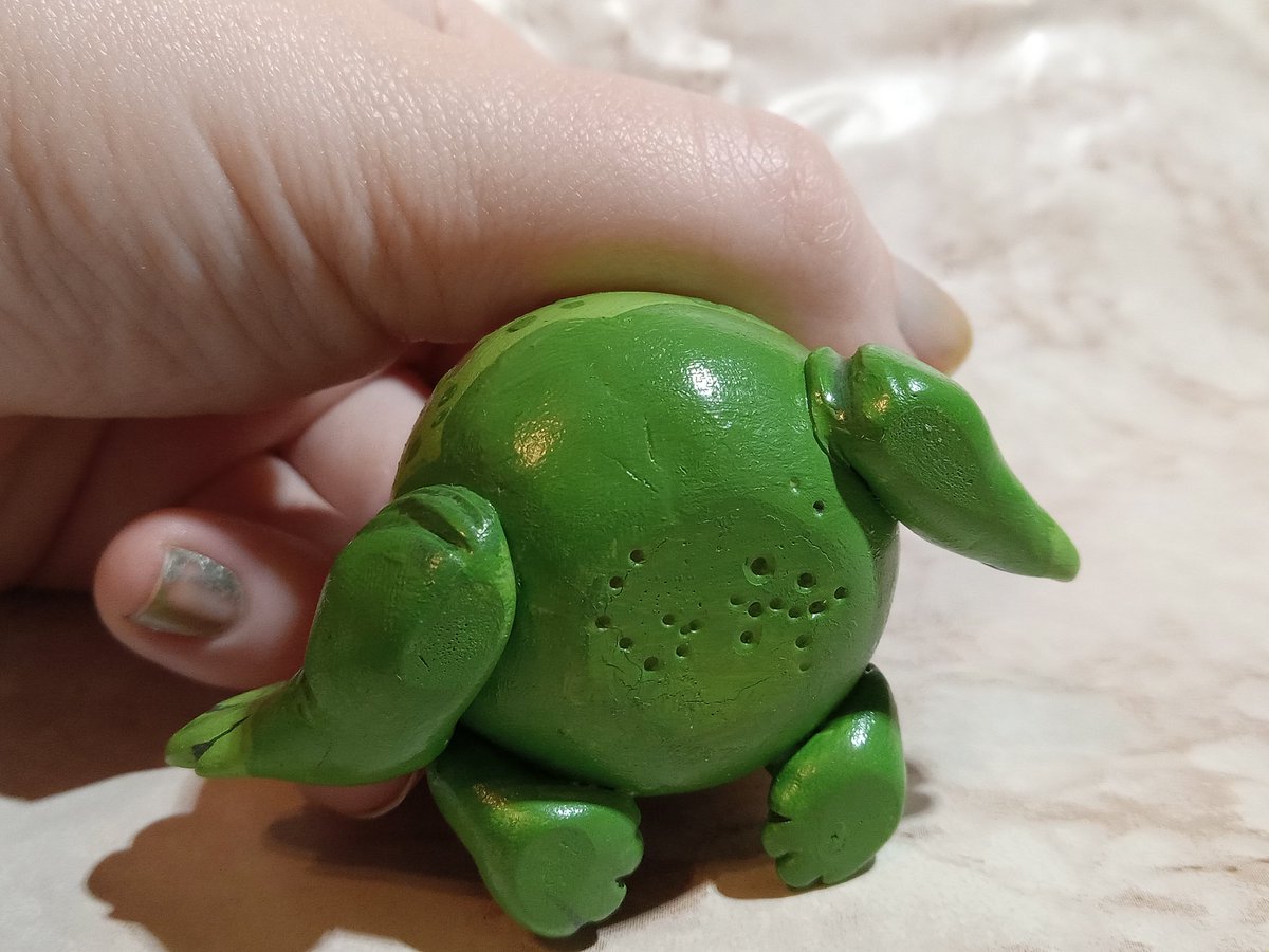 GabbiesArts's tweet photo. Soda themed grumpy frog! My sis help me out with this idea thank you! @pos_bly he is now on Etsy! Link in my bio. 🐸💜🥤
#frog #frogs #artoffrog #foodcore #artwork #etsy #etsyshop #food #foodsculpture #soda #sodaart #foodart #desertrainfrog https://t.co/YtP68m09Lm