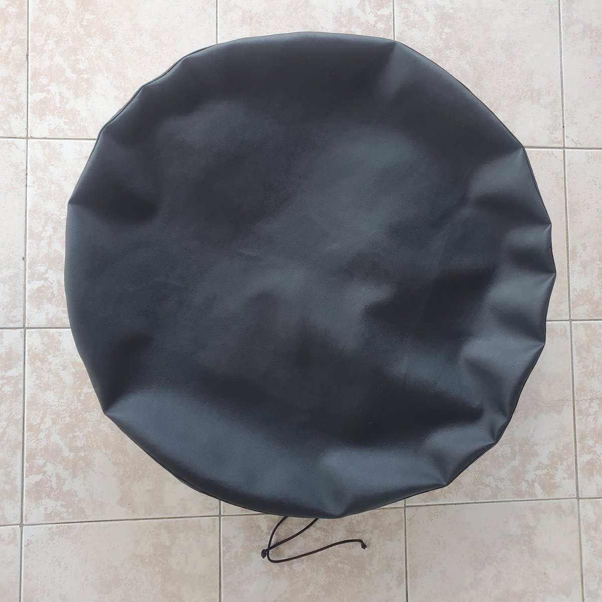 The10th_element's tweet photo. Made a Spare Tyre Cover my whip today,
been meaning to try my hand at this for while now.
Gonna make more with custom designs &amp; colors and sell em.
#NeonDesigner  #TyreCover #SpareTireCover #leatherwork #CustomMade #Designer #VehicleAccessories #sewing  #spareTyreCover #TireCover https://t.co/btyvj9d3eJ
