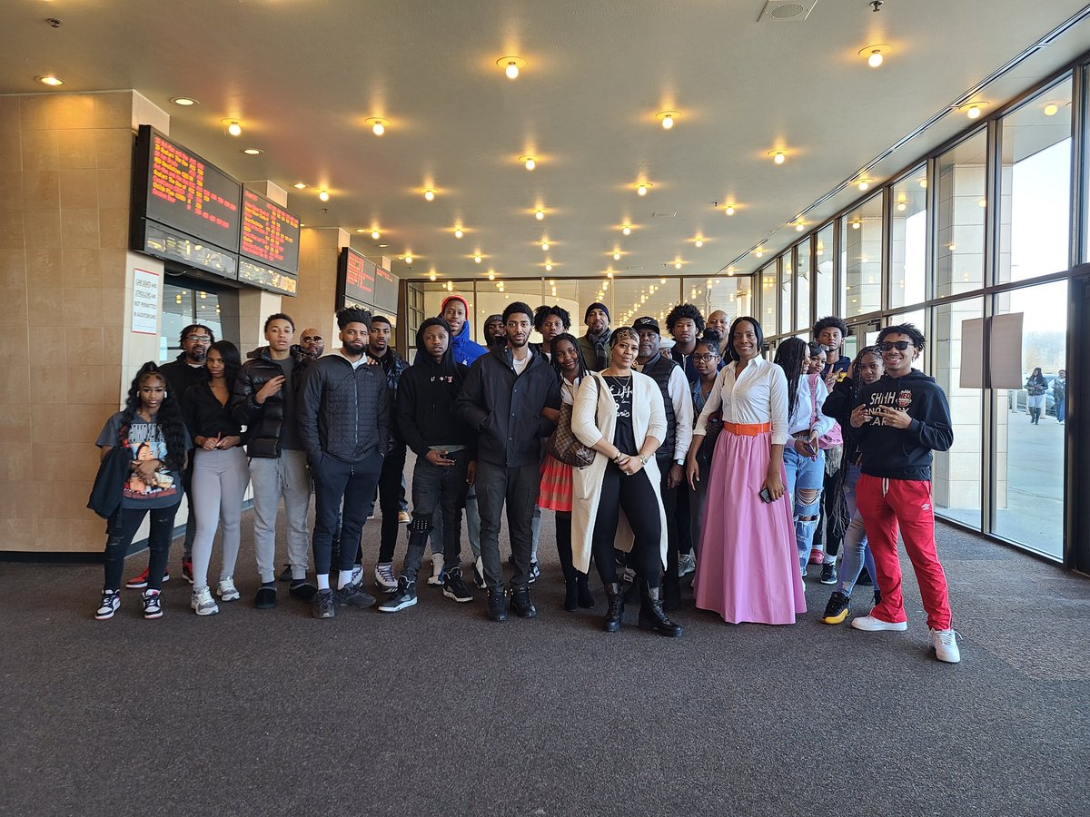 Outstanding MOVIE NIGHT with the Boys Basketball team, parents,  &amp; Cheerleaders. This was my 1st time renting out a MOVIE THEATER.  #familyfuntime <a href="/MayorNEOPrep/">Mayor of HS Sports</a> <a href="/NEOZoneHS/">NEO Zone HS Sports</a> <a href="/mgoul/">Matt Goul</a> <a href="/hoops_oh/">OH Hoops</a>