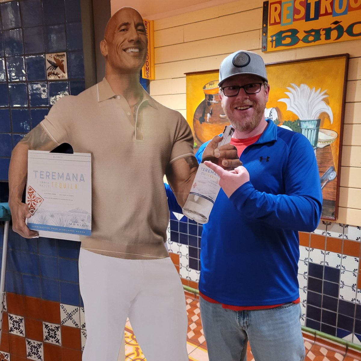 Will81L99's tweet photo. Hey @TheRock for some reason my kids don't believe I met you at dinner last night. Crazy right? https://t.co/p97gGVN1vi