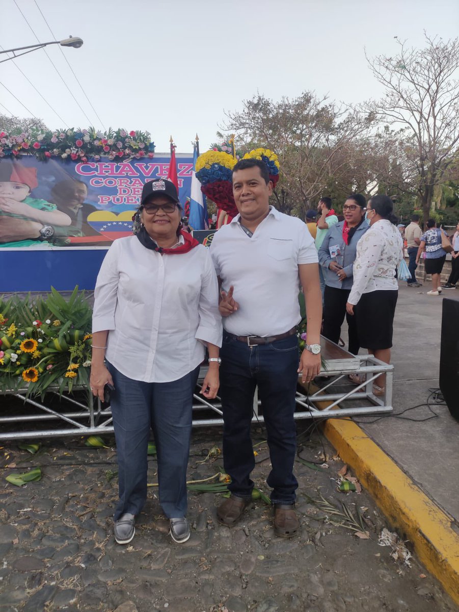 UVMarcosSomarri's tweet photo. Participación de la militancia #UVMarcosSomarriba 

Desde #LeónRevolución se realizó una Gala Cultural en conmemoración del 10mo aniversario del paso a la inmortalidad del Comandante Hugo Chavez ✌️

”Chávez en el corazón del pueblo” 🇻🇪✊🏻 

#YosoyChavez https://t.co/gQMiP1q4oc