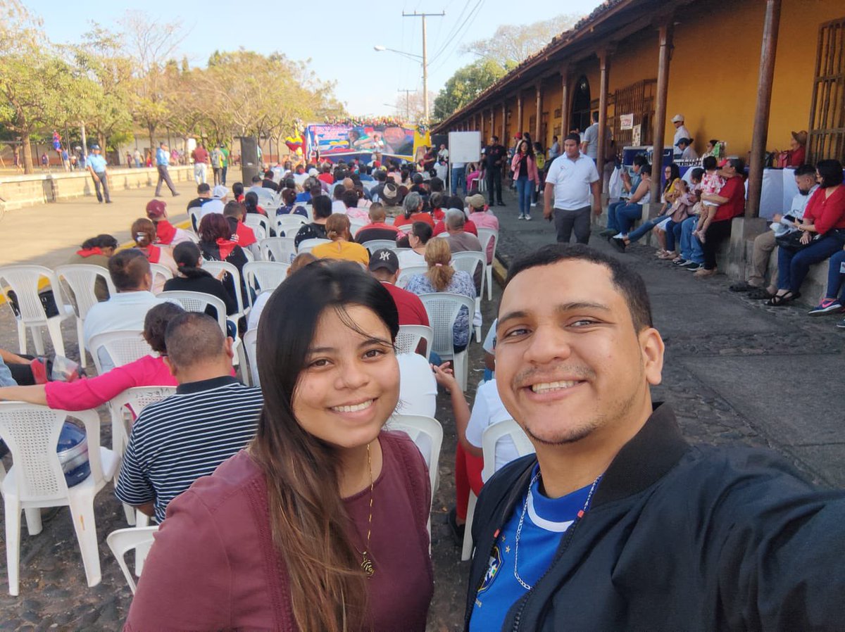 UVMarcosSomarri's tweet photo. Participación de la militancia #UVMarcosSomarriba 

Desde #LeónRevolución se realizó una Gala Cultural en conmemoración del 10mo aniversario del paso a la inmortalidad del Comandante Hugo Chavez ✌️

”Chávez en el corazón del pueblo” 🇻🇪✊🏻 

#YosoyChavez https://t.co/gQMiP1q4oc