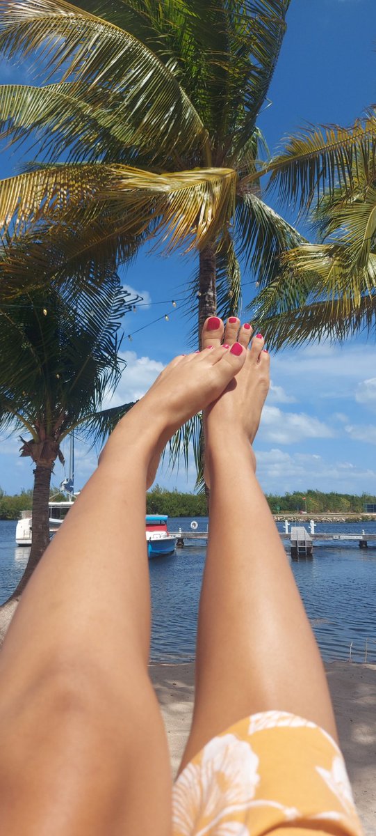 CocoKittenn's tweet photo. In need of a day off. Who wants to rub my feet? 
#footfetish #feetpicsforsales #feetpic #FOOTFETİSH https://t.co/0tZrYjVmTe