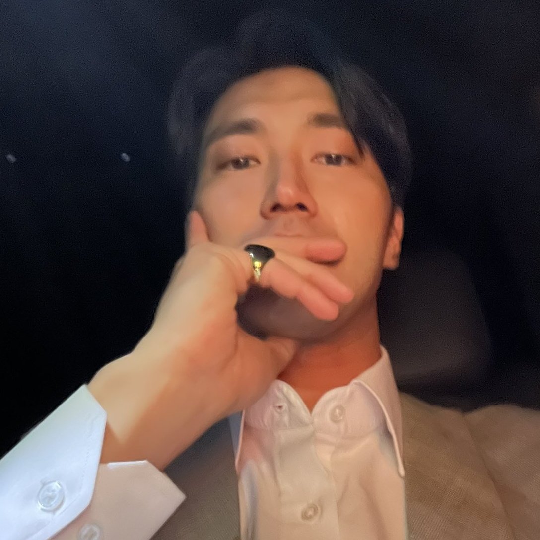 bee_elfsj's tweet image. #ELFSelcaDay 💙 ... Bueno aquí está mi peor es nada, hace mucho que ya no subía esto 🙂 

@siwonchoi #시원 #SIWON