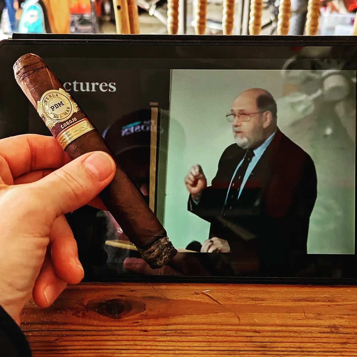 stevenjmchenry's tweet photo. My annual watching of @ntwrightonline's Gifford Lecture series with a Perla del Mar by @JCNewmanCigars Corojo
#TheBurningBush #Scripture #Cigars #Bible #Jesus #Christian #HolySmokes #BOTL #SOTL #CigarLife #CigarHead #SpurgeonStyle #NTWright #GiffordLectures #JCNewman #PerlaDelMar https://t.co/ofxglUhtq0