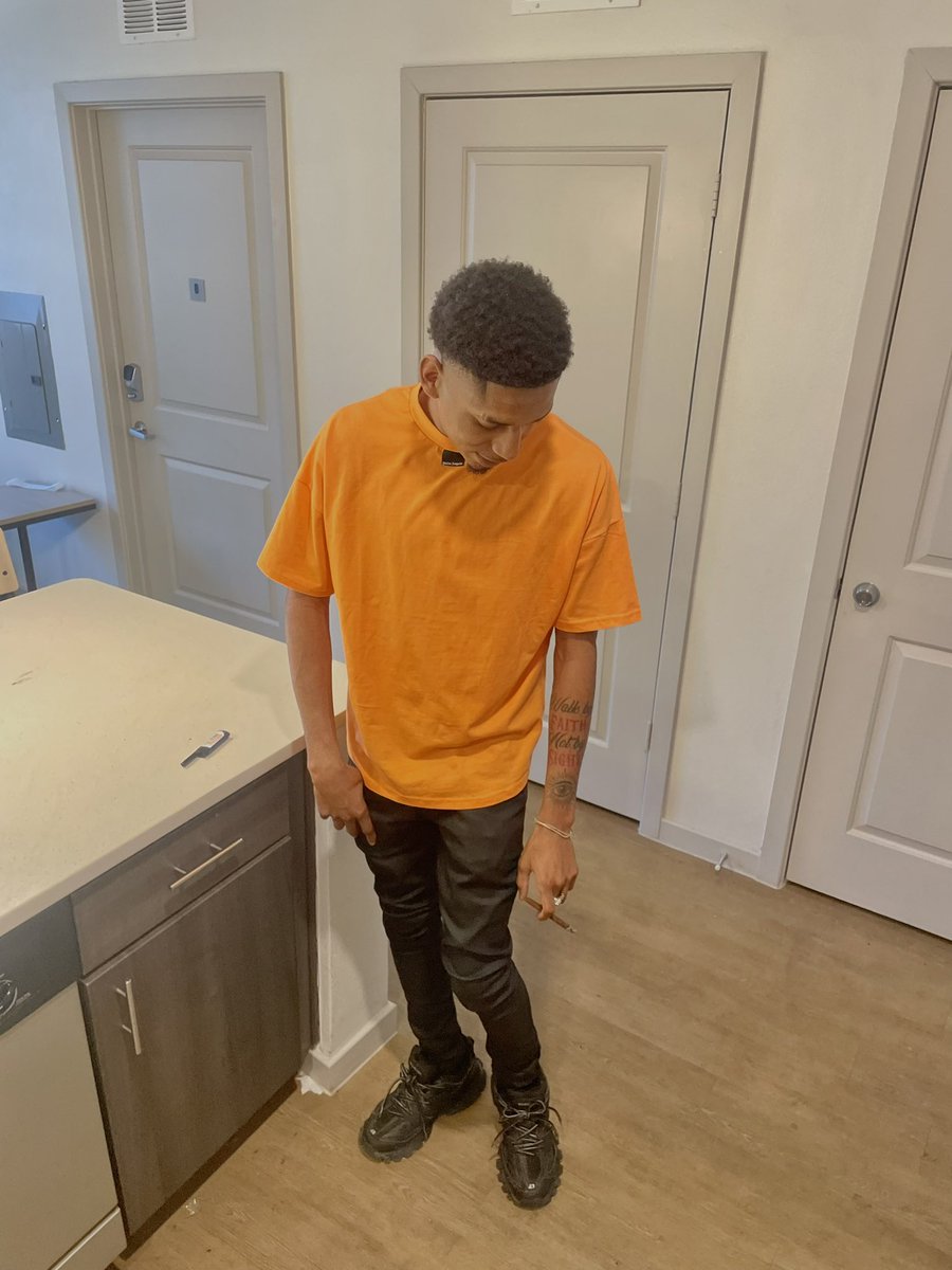 214Deuce's tweet photo. And i get fly ash especially in a orange fit 🦅 #ArPromo #moneyheist #pvamu https://t.co/vveaXnCGnb