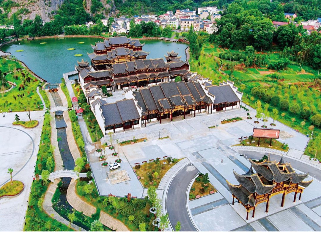 In #Leping, #Jiangxi, there are more than 450 well-preserved ancient theaters for #GanOpera, in various villages. In ancient times, they were  places for worship, social communications and other educational, festival, and entertainment activities. #opera