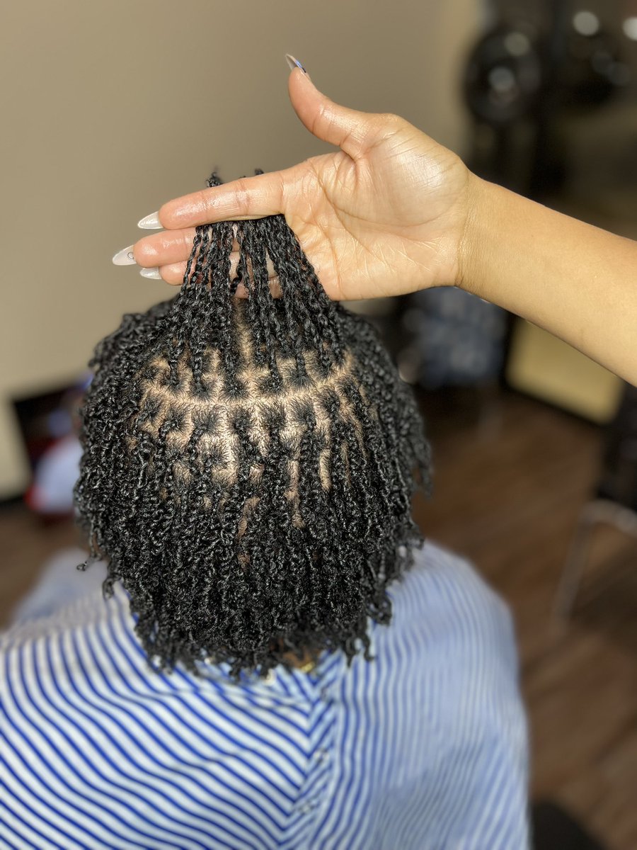 tinyiste's tweet image. HOUSTON!! If you need a loctician, feel free to contact 832.694.8382 or DM @telahsonatural on IG! #houstonlocs #houstonloctician #locs #htx #htxlocs #loctician