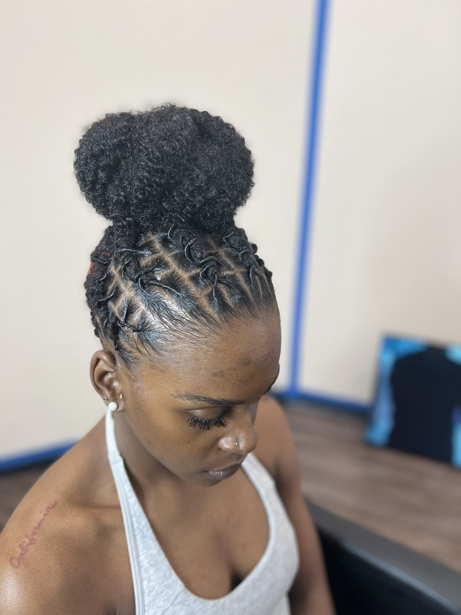 tinyiste's tweet image. HOUSTON!! If you need a loctician, feel free to contact 832.694.8382 or DM @telahsonatural on IG! #houstonlocs #houstonloctician #locs #htx #htxlocs #loctician