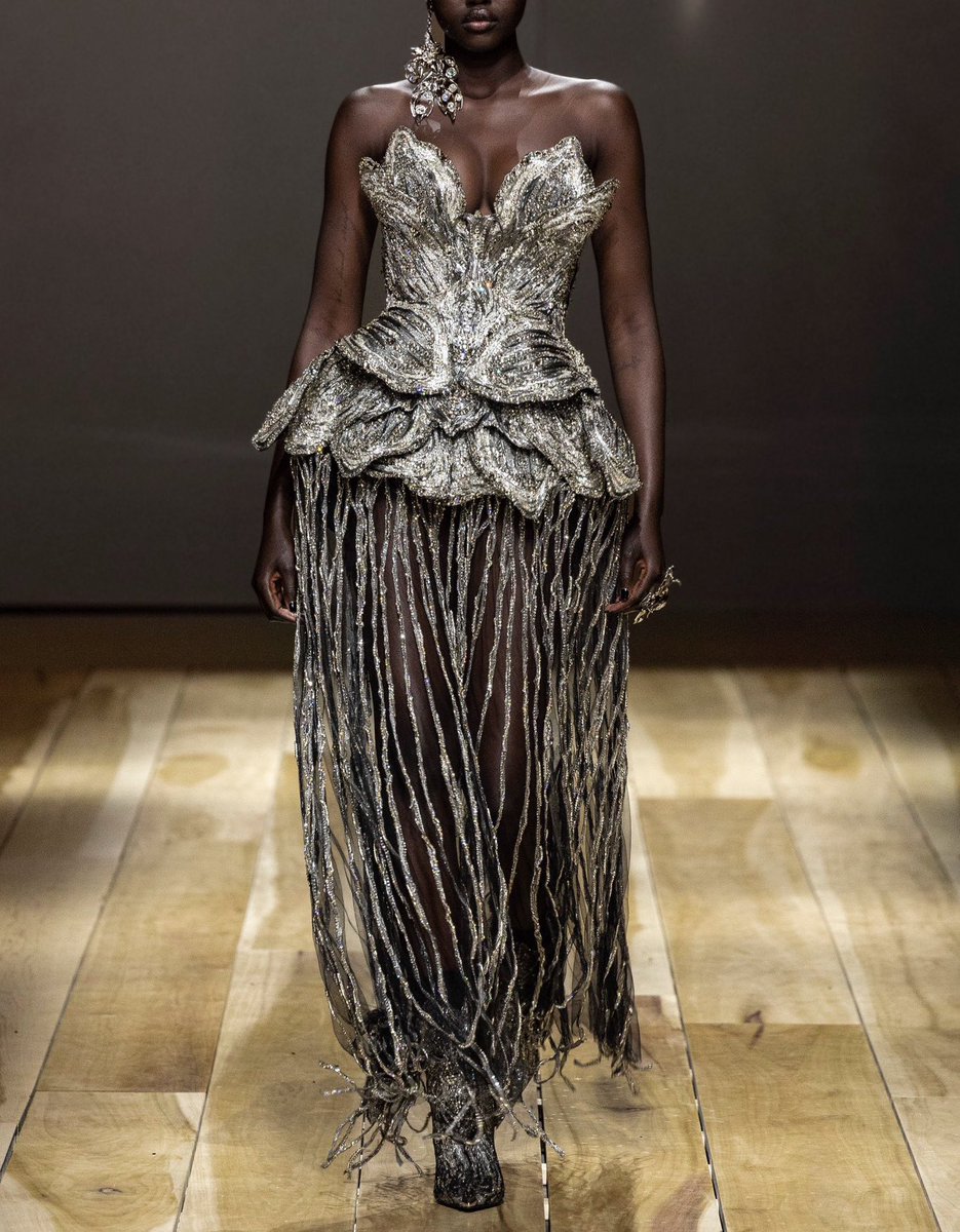 badestoutfit's tweet photo. alexander mcqueen fw23 https://t.co/crlQV04kgn