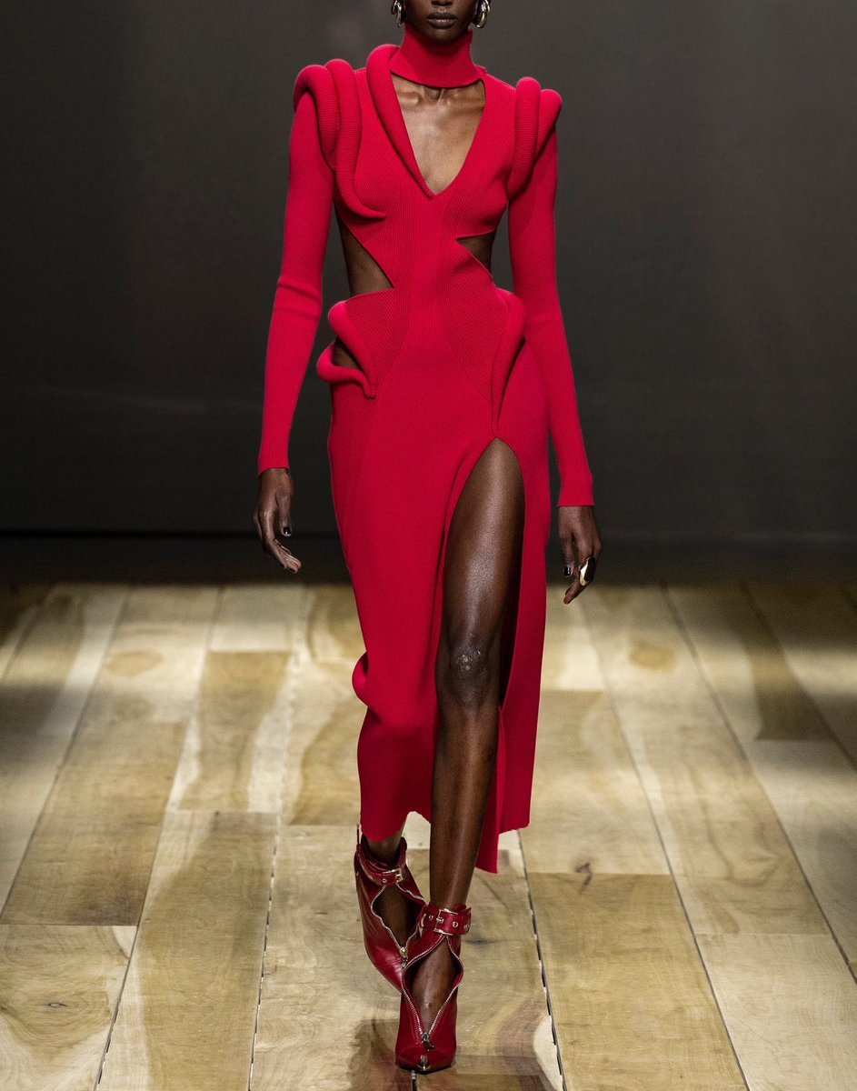 badestoutfit's tweet photo. alexander mcqueen fw23 https://t.co/crlQV04kgn