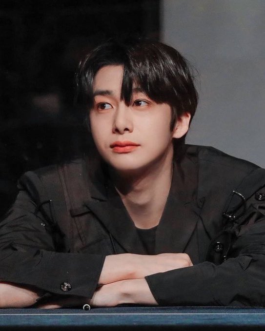 잘생긴 형원이 보고 다들 오늘 화이팅해요!!