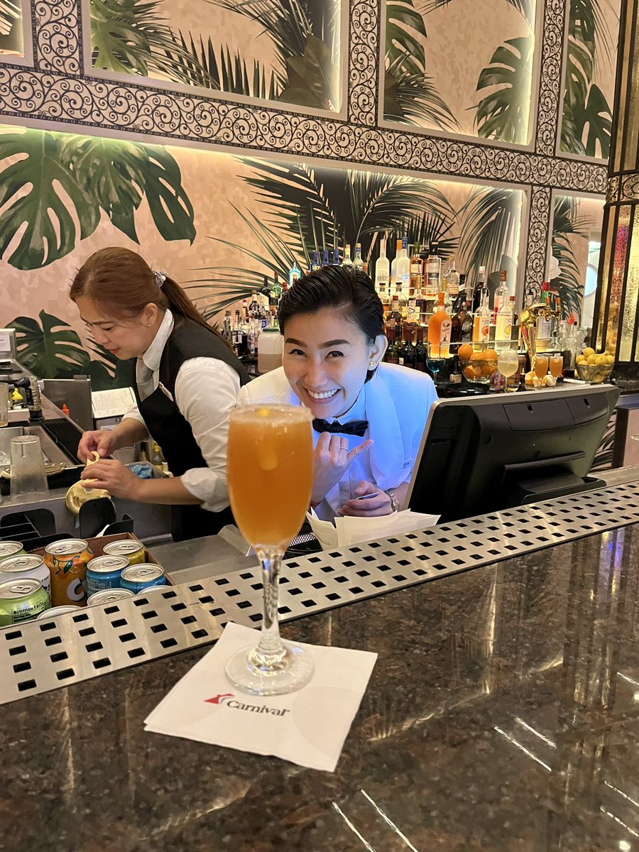 thiscruiselife's tweet photo. Get someone that looks at you the way that Melissa looks at every one of the drinks she creates!
If youโve not experienced Brass Magnolia on Mardi Gras, this is your sign to book a cruise. Youโre welcome.
#CarnivalMardiGras #crewrecognition #BrassMagnolia https://t.co/b8dKxb23yR