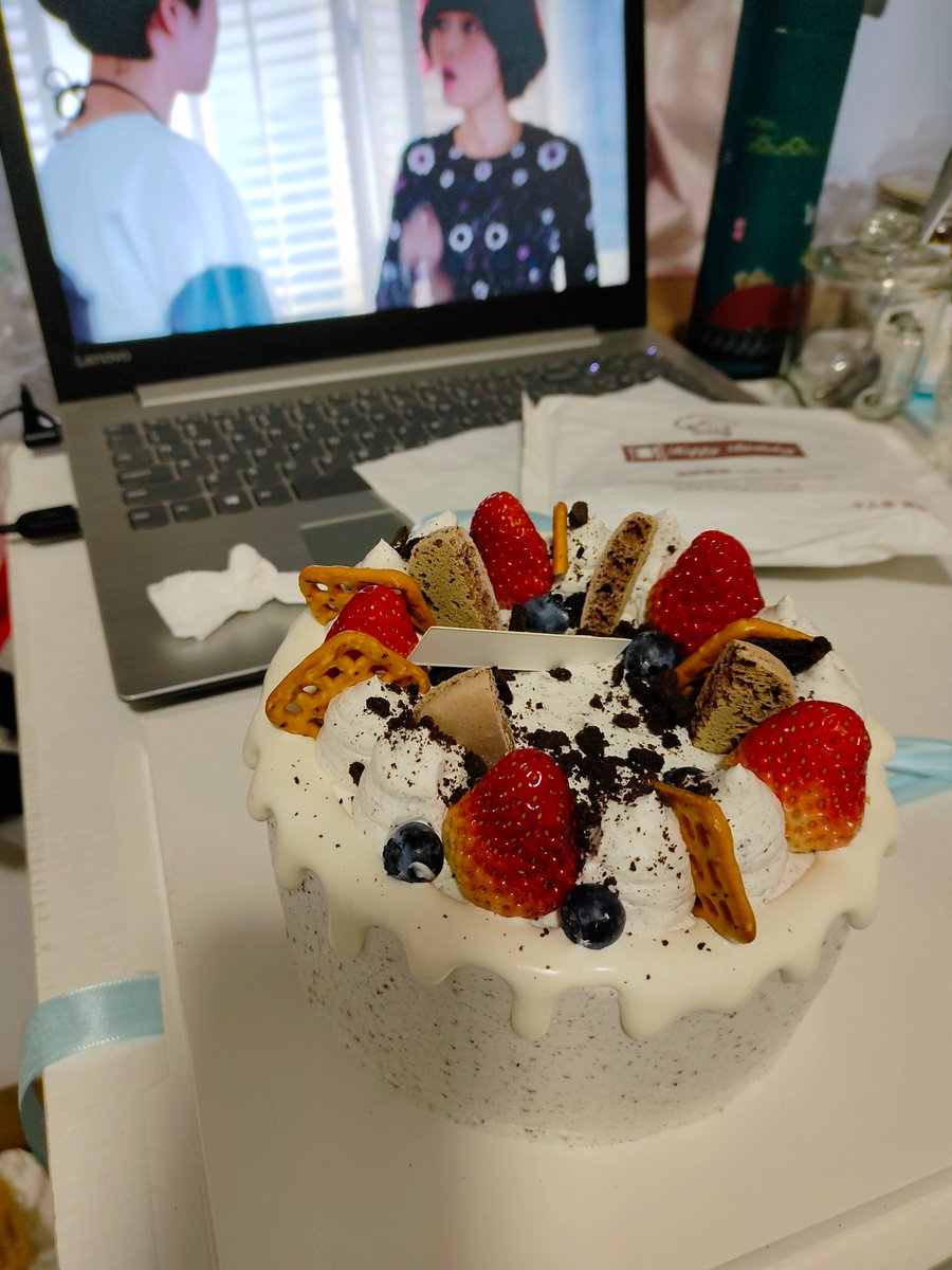 lucaszh53967616's tweet image. On weekends, eating cakes and enjoying plum blossoms is really very pleasant.🥰

#earlyspring #flowerviewing #cake #dessert #weekend