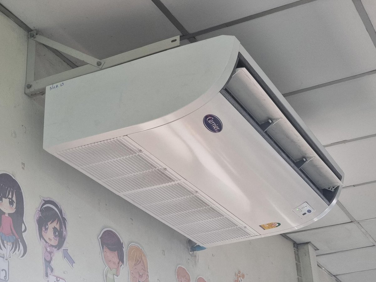 BKK_community's tweet photo. Summer will soon arrive! Only one of the Pattanamai Primary School's three air conditioners has been functioning, leaving the children in class without cooling. Now they have new air conditioners as the old ones could not be fixed. #Thailand #Bangkok #klongtoei #Bangkokschool https://t.co/il9BVGLQuM