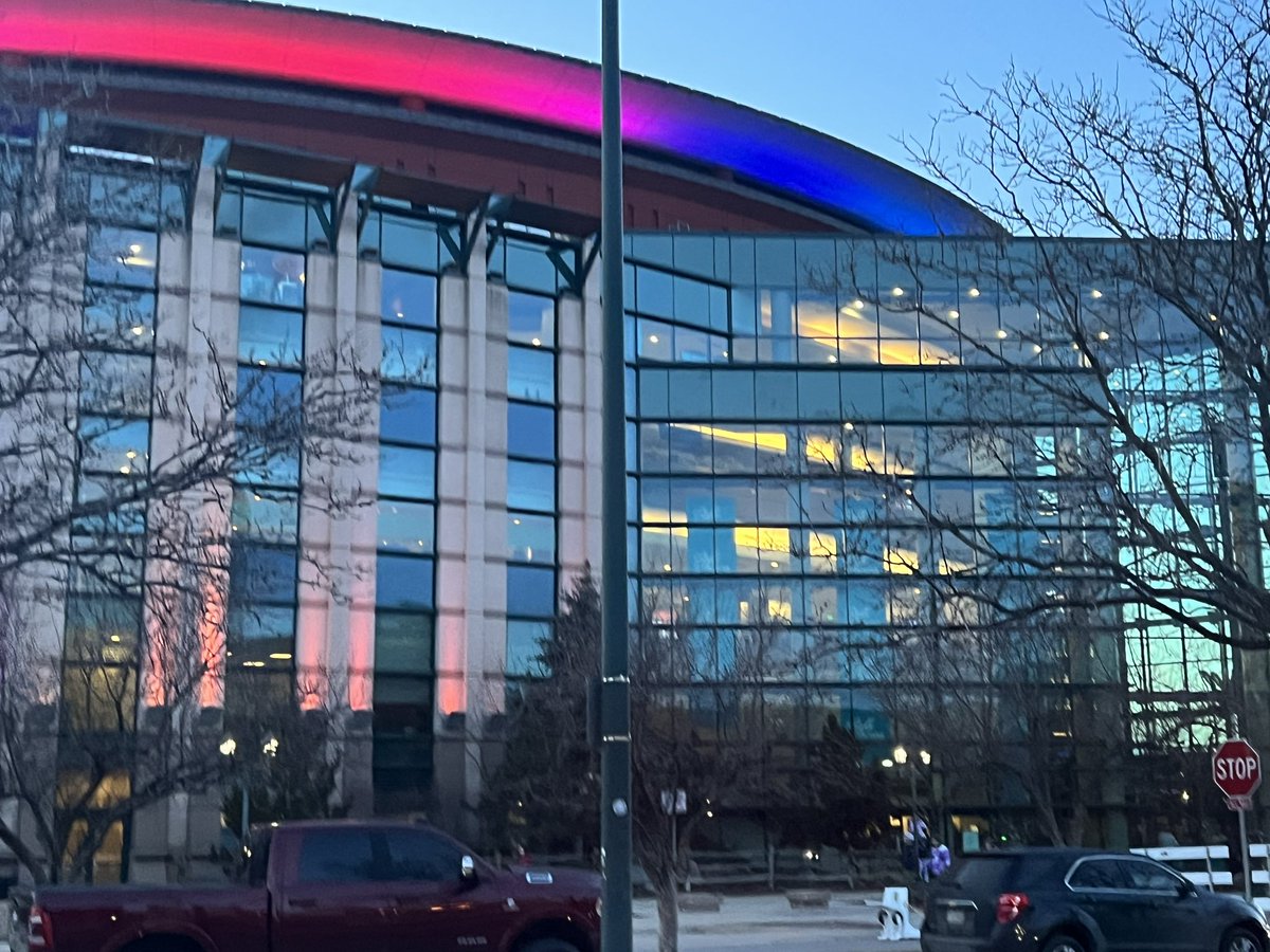 GBread432's tweet photo. Slaying in style💅#GoAvsGo @Avalanche #pride #lgbt https://t.co/8xclLU8McW