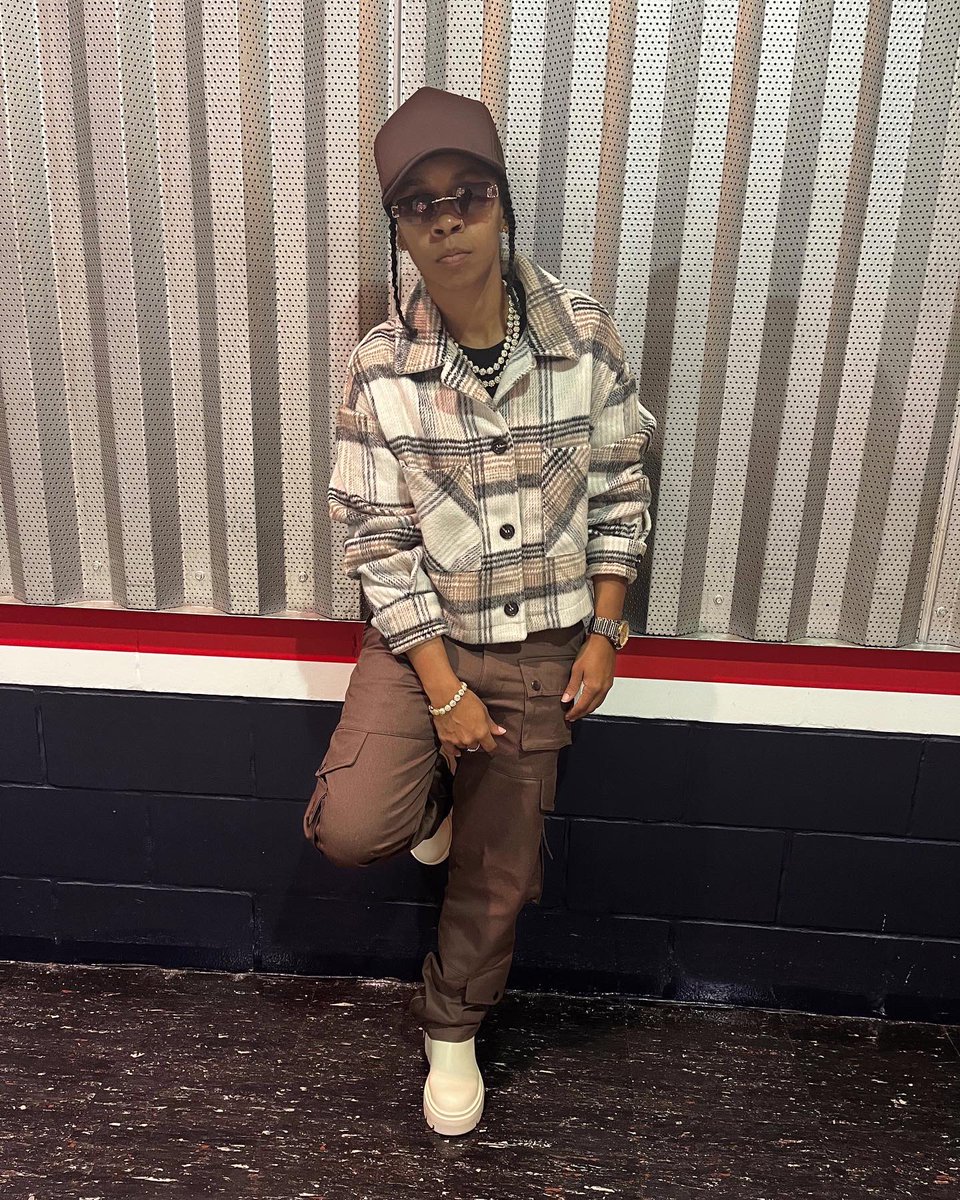 TrustInNoFemale's tweet photo. R&B Night ๐ฆ๐ค
#FallBackInLoveTour https://t.co/tw39QuUHsK