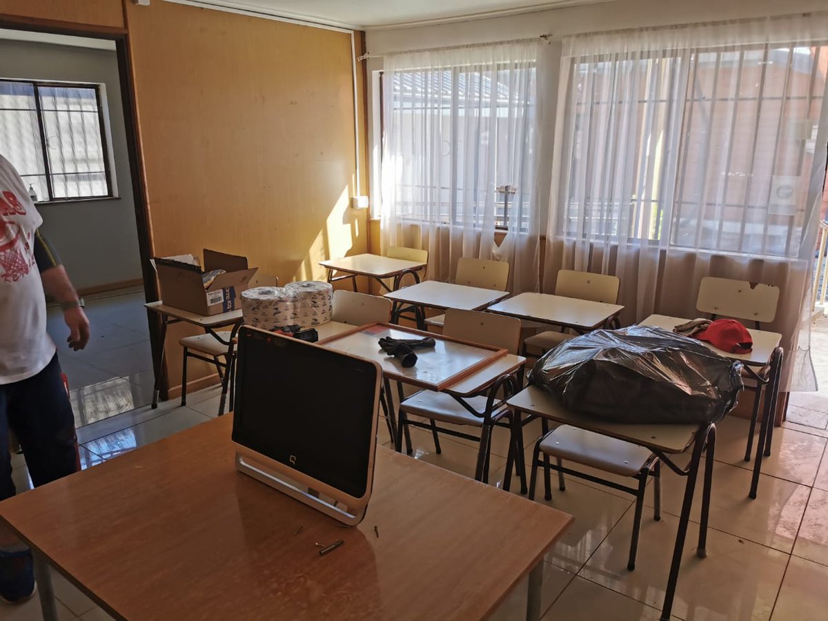 subeduc's tweet photo. Estamos preparando todo para que mañana entren miles de niños y niñas a clases, especialmente en aquellos sectores afectados por los incendios forestales. Esta es la escuela de Temulemu, lista para partir mañana. ¡Gracias a todas las personas que colaboraron para hacerlo posible! https://t.co/6Lns1Vzf0s