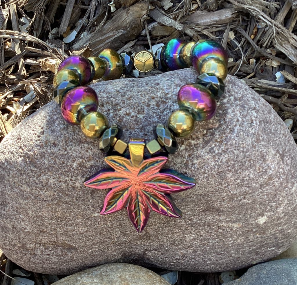 ImagineThis704's tweet photo. @WriteWeed Creation..for many who love creative expression. #NormalizePeace #NormalizeCannabis leaves like ribbons 
🌚🧘🏾☮️ #PrettyPeacePairings https://t.co/hy5JDdD3qB