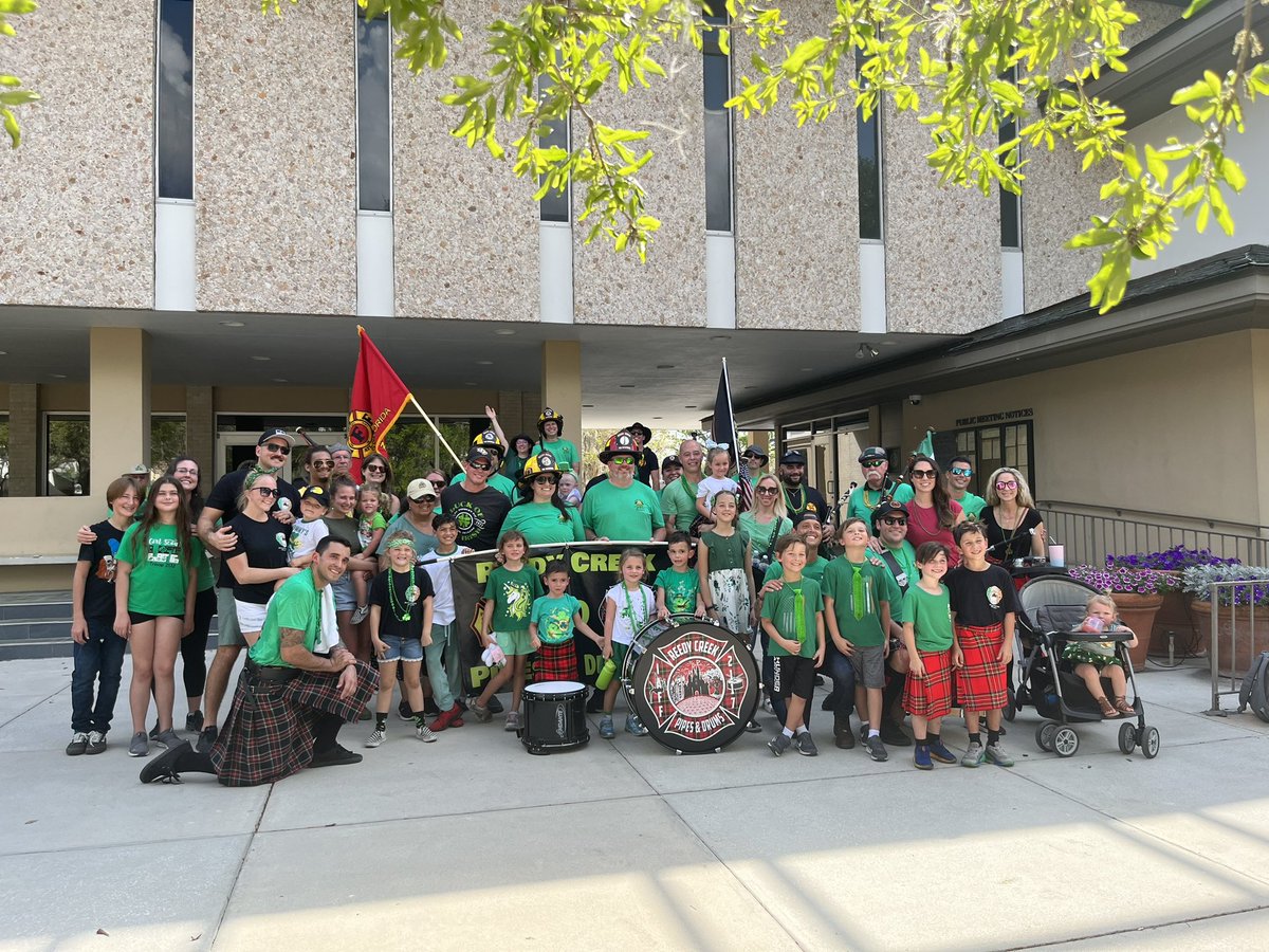RCFF2117's tweet photo. Reedy Creek Pipes &amp; Drums and Benevolent Association at the Winter Park St Patrick’s Day Parade! https://t.co/705gNddGpI