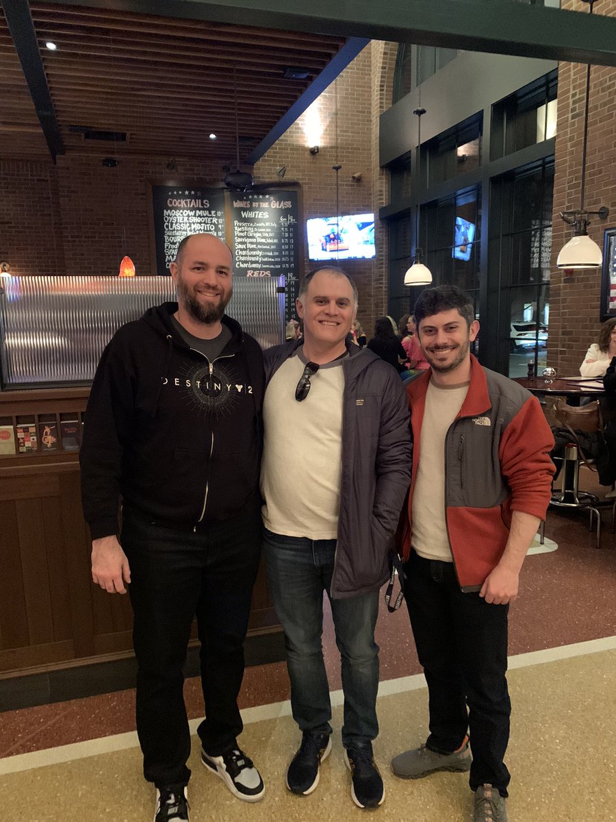 yockdog's tweet photo. Really enjoyed the chance to meet a few fellow guardians /@ClanDiamondlol clanmates Watch out moose and @_EvilDice_ this weekend. 

I love how @DestinyTheGame can create moments like these. https://t.co/HsJoBmzjBt