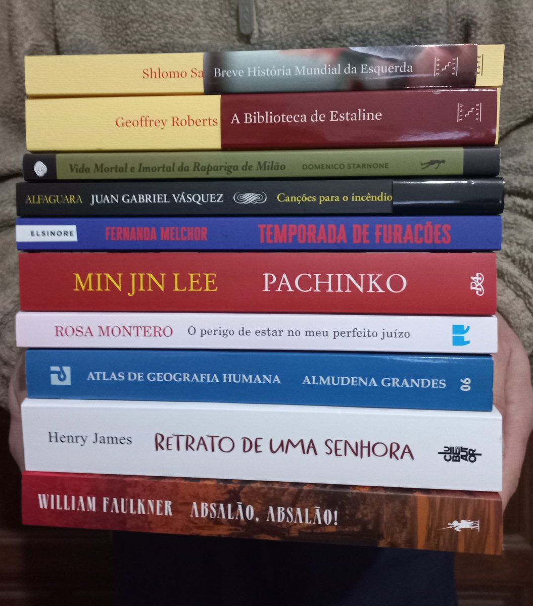 Ricks_Cinema's tweet photo. Algumas das compras do atribulado Fevereiro e de Março (entre a Escriba e a Ferin). Encantado e comovido com "Pachinko", um drama familiar onde o contexto histórico, político e cultural exerce uma grande influência no destino e nas vivências das várias personagens marcantes. (1) https://t.co/iwZXEu0xXf