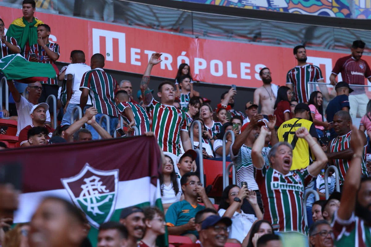FluminenseFC's tweet photo. A Melhor e Mais Bonita do Mundo representou demais em Brasília! 🤩❤️💚

Tweet para enviar os vídeos de ontem 👇

📸: Igo Estrela/Metropoles https://t.co/JQsQCD4afN