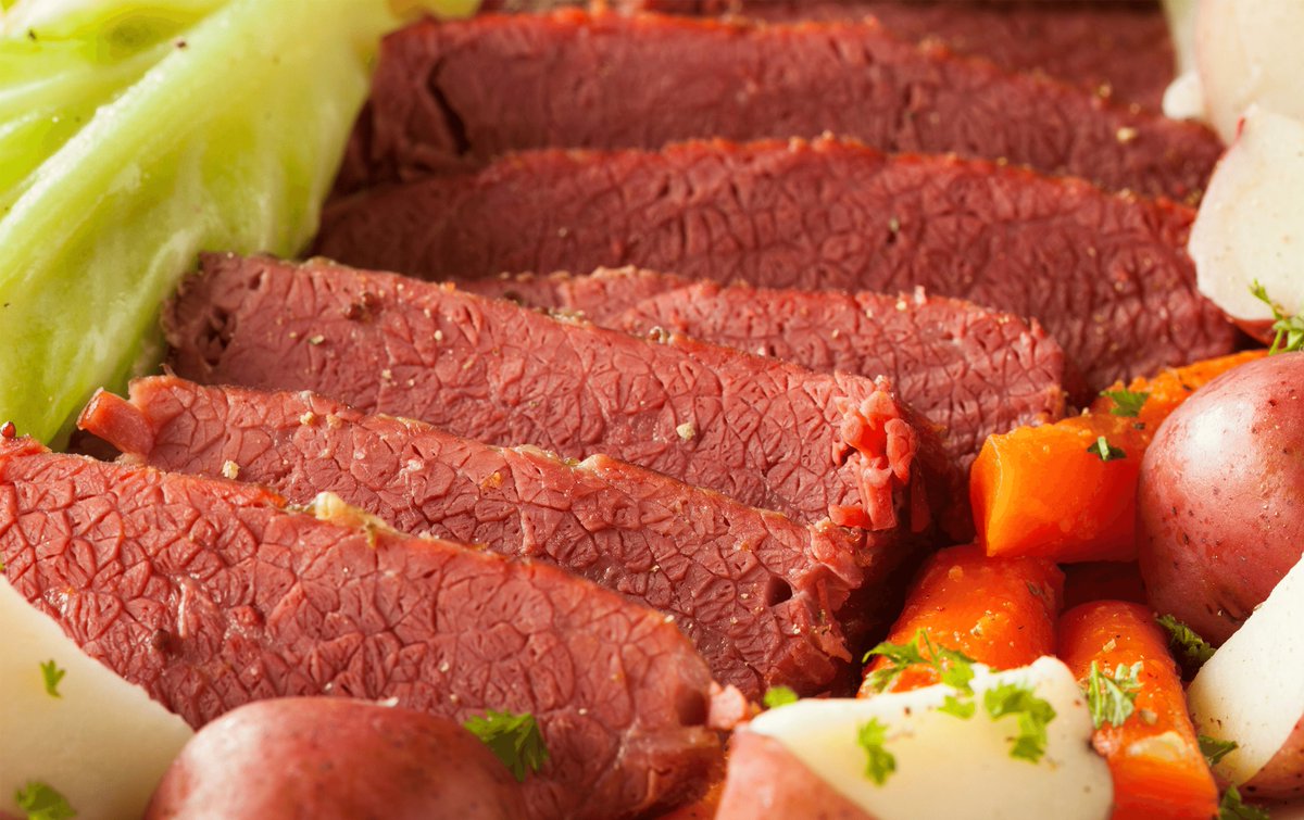 tumanstap's tweet image. St. Patrick's Day is coming up fast! Our $16 Corned beef &amp;amp; Cabbage Dinner  (corned beef with cabbage, baby red potatoes and carrots) will be available March 11, March 12 and March 17!  #cornedbeef #cornedbeefandcabbage #stpatricksday #stpatrickschicago #stpaddyschicago