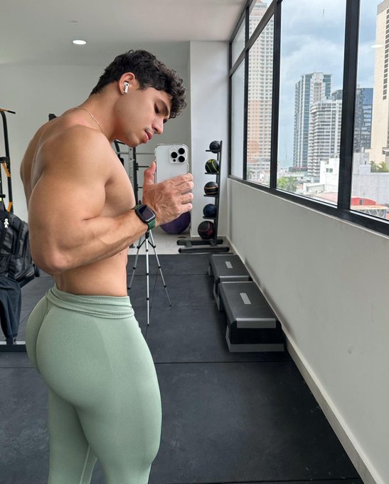 🫒💦 https://t.co/ju3IWus7ta