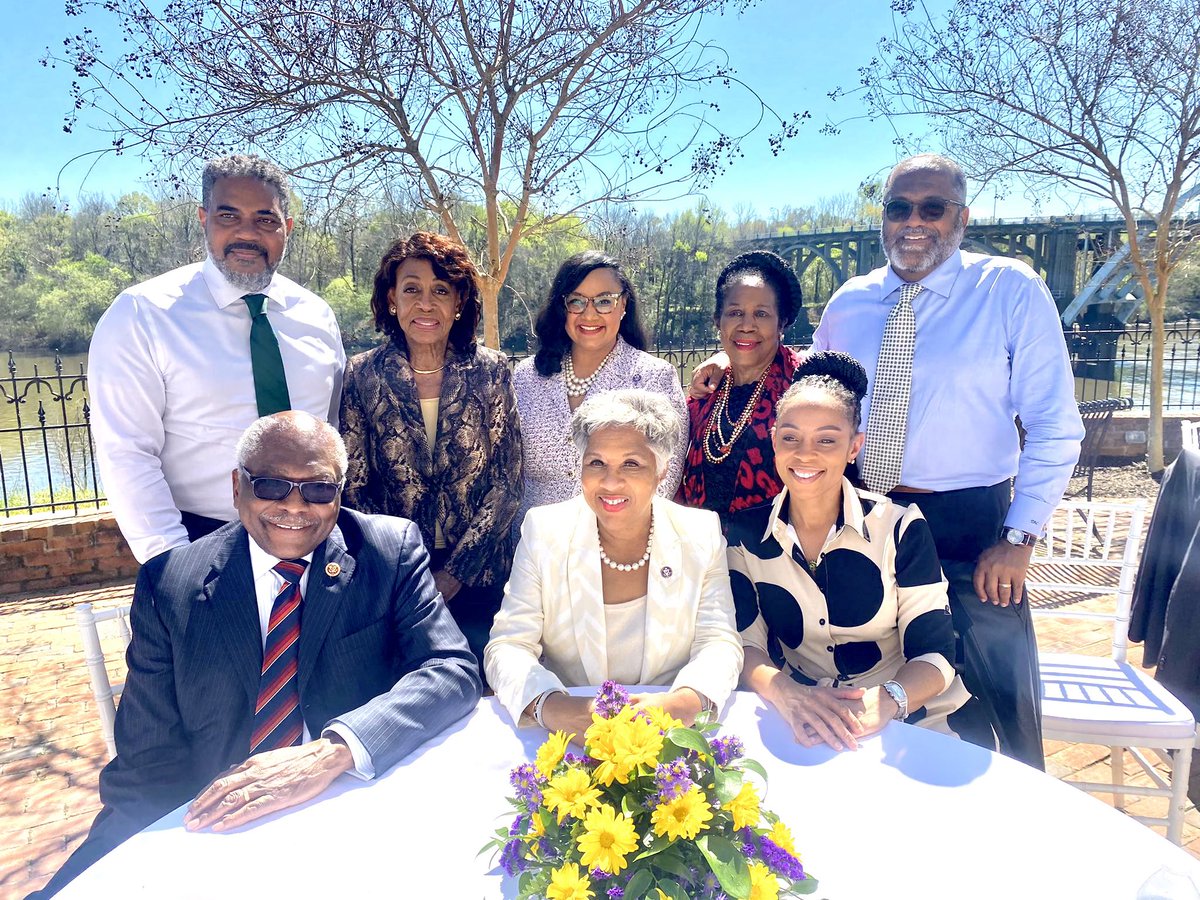 A beautiful Sunday to pay tribute to the foot soldiers who bravely crossed the Edmund Pettus Bridge 58 years ago in the fight for Voting Rights. #SelmaJubilee @TheBlackCaucus