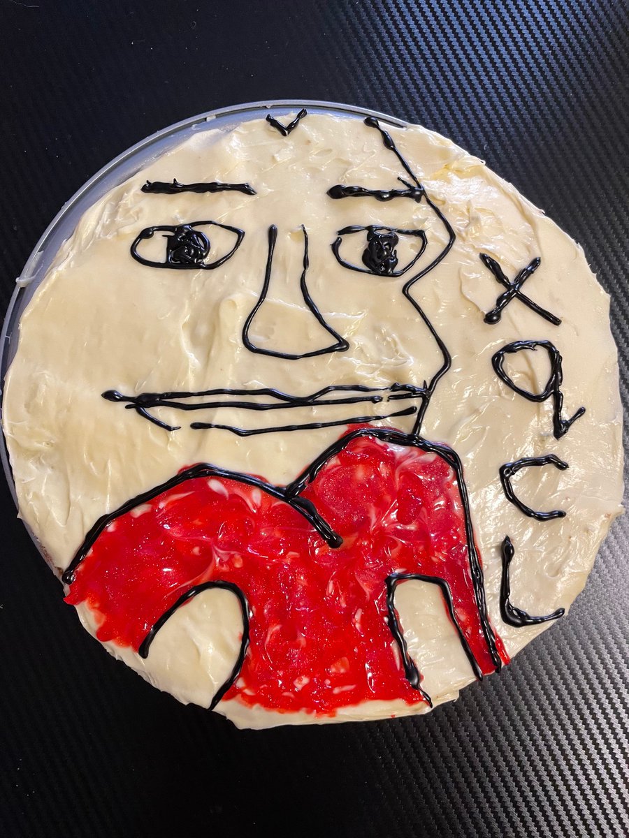 extraemilyy's tweet photo. do u like my cake https://t.co/4QjPYVdqWu