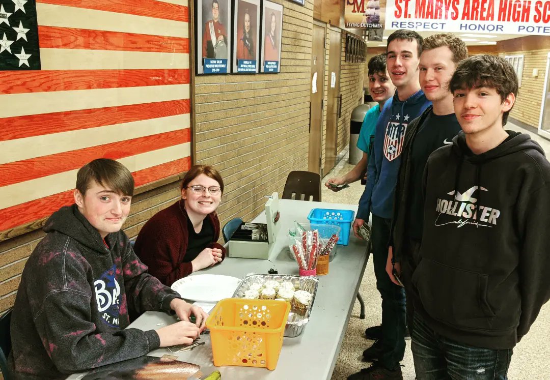 SMAHSMUSIC's tweet photo. Some happy bake sale customers! HUGE "Thank you" to Abby Pociask for spearheading the "Moving Forward" Bake Sale along with all other SMAHS students. All proceeds will be sent directly to the Elizabeth-Foreword Music and Theater Department
#GoDutchMusic
This is how you #LevelUp https://t.co/xyKtWmRVsp