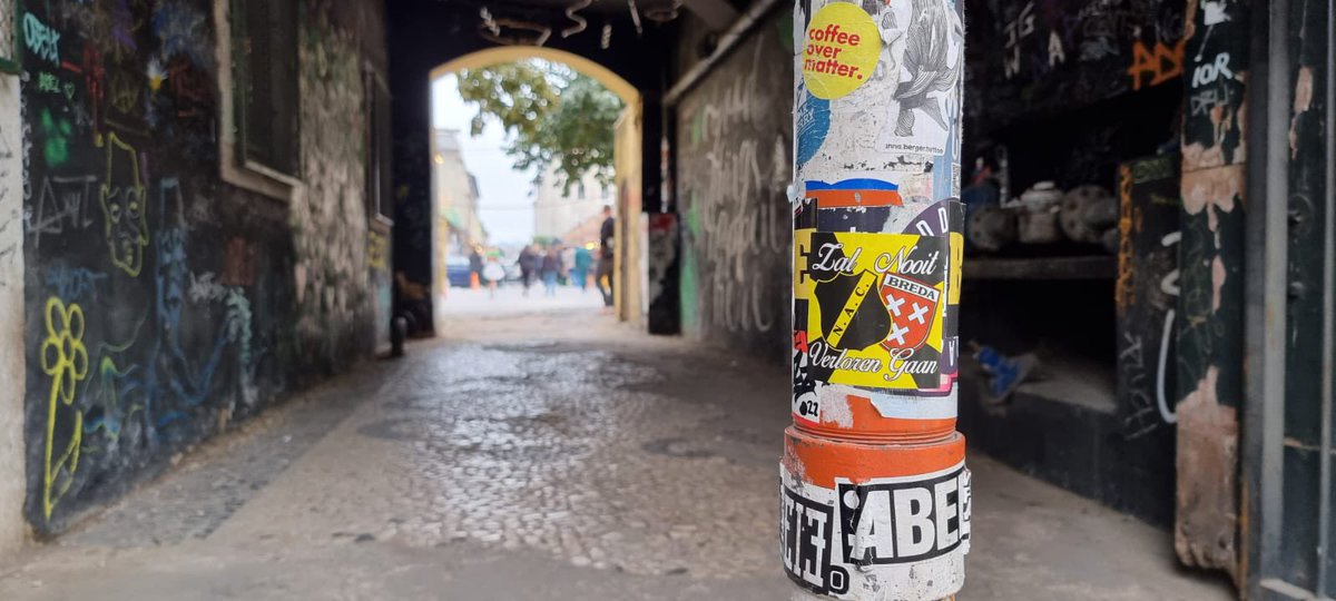 bredastickers's tweet photo. Groeten uit: Lissabon (II) ! #independentsince1912  #NAC #breda #nacbreda #NACpraat #breda #ultrasstickers #footballstickers #UltraStickers #noapeverywhere  #keeptheflagflyinghigh #portugalisgeelzwart #nacisbreda #portugalstreetart #lisboa #lisboastreetart https://t.co/ML18NpFu92