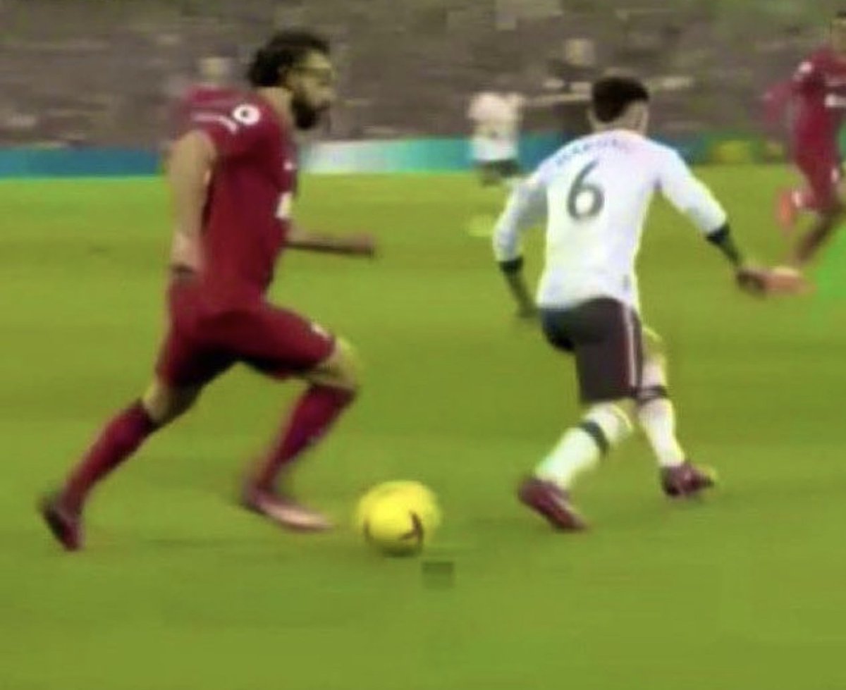 DaveOCKOP's tweet photo. Salah sent Martinez looking for the exit door. https://t.co/9KceQNF0oM