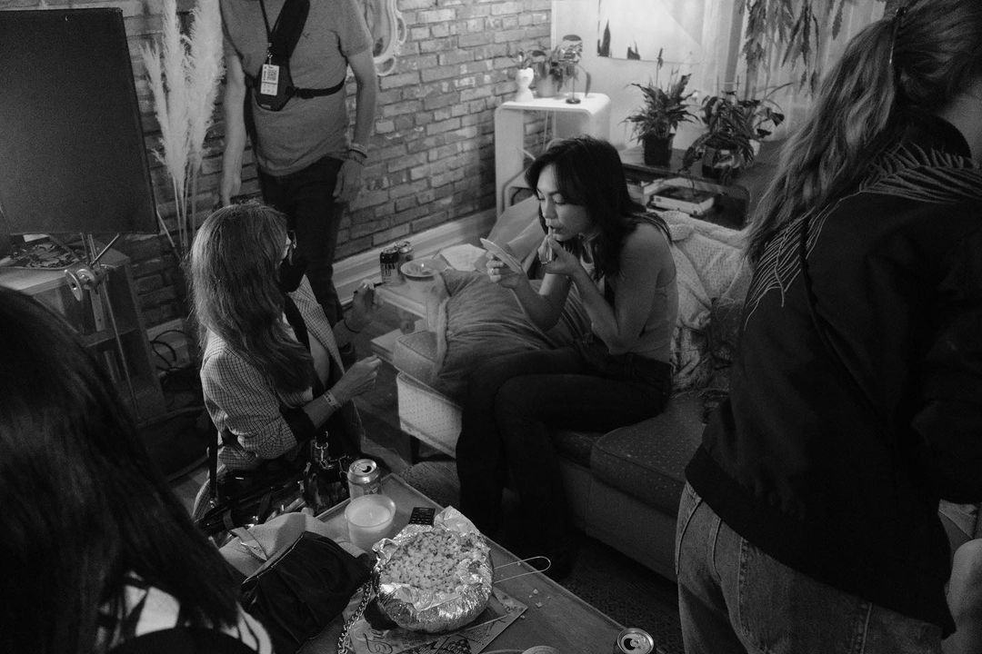 MarvelEli2's tweet photo. #DevynNekoda en el detrás de cámara de #ScreamVI #SaveAnika @LianaLiberato https://t.co/o07gGgtxMc
