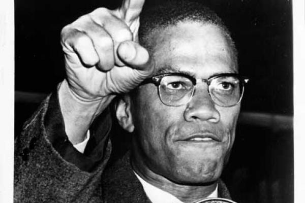 fuedicho's tweet photo. "La Educación es el pasaporte hacia el futuro, el mañana pertenece a aquellos que se preparan para él en el día de hoy".
Malcolm X
#Fuedicho https://t.co/2Zrvk7GN01