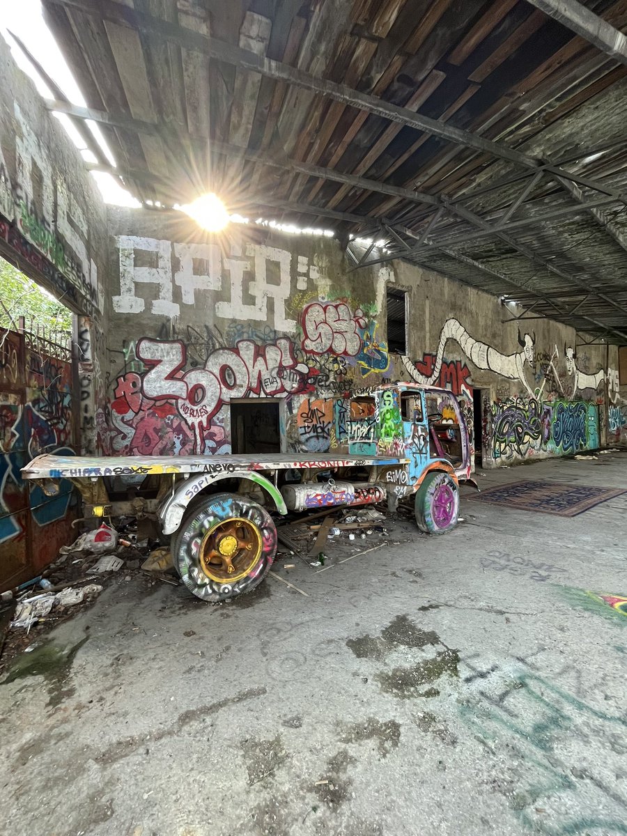 ciclopericoloso's tweet photo. #consonno: la città fantasma che avrebbe dovuto essere la Las Vegas della #Brianza - arrivarci in bici ha sempre un che di springsteeniano #ciclismi https://t.co/3NAa6RyNMN