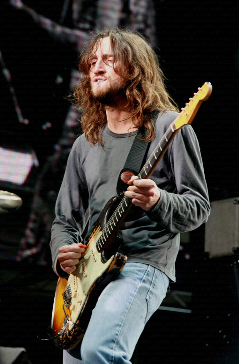 Feliz aniversário! Happy birthday!
John Frusciante, Red Hot Chili Peppers