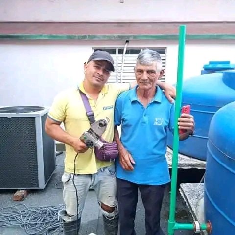 Se trabaja en la instalación hidráulica del anillo que alimentará los riñones artificiales, de la facilidad temporal de hemodiálisis para poder acometer la Sala de hemodiálisis del Hospital General Camilo Cienfuegos. #SanctiSpirítusEnMarcha #MejorEsPosible #YoVotoXTodos