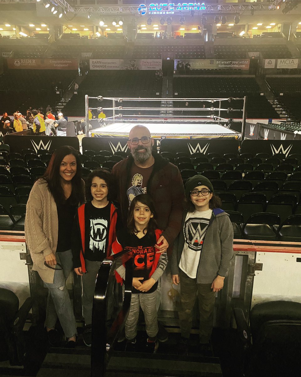 Mr_Ettari's tweet photo. WWE Sunday Stunner #wwetrenton https://t.co/h4E92aaCsg