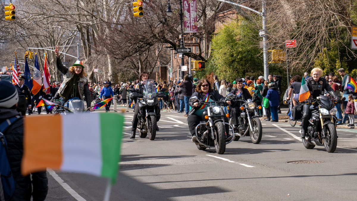 ChrisBanuchi's tweet photo. Enjoyed my afternoon at the St. Patrick's Day parade in Sunnyside, Queens. https://t.co/MmfgHS1tR4