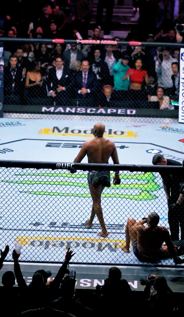 fightpicsgohard's tweet photo. Jon Jones defeats Ciryl Gane (2023) https://t.co/oNYqzKhMw3
