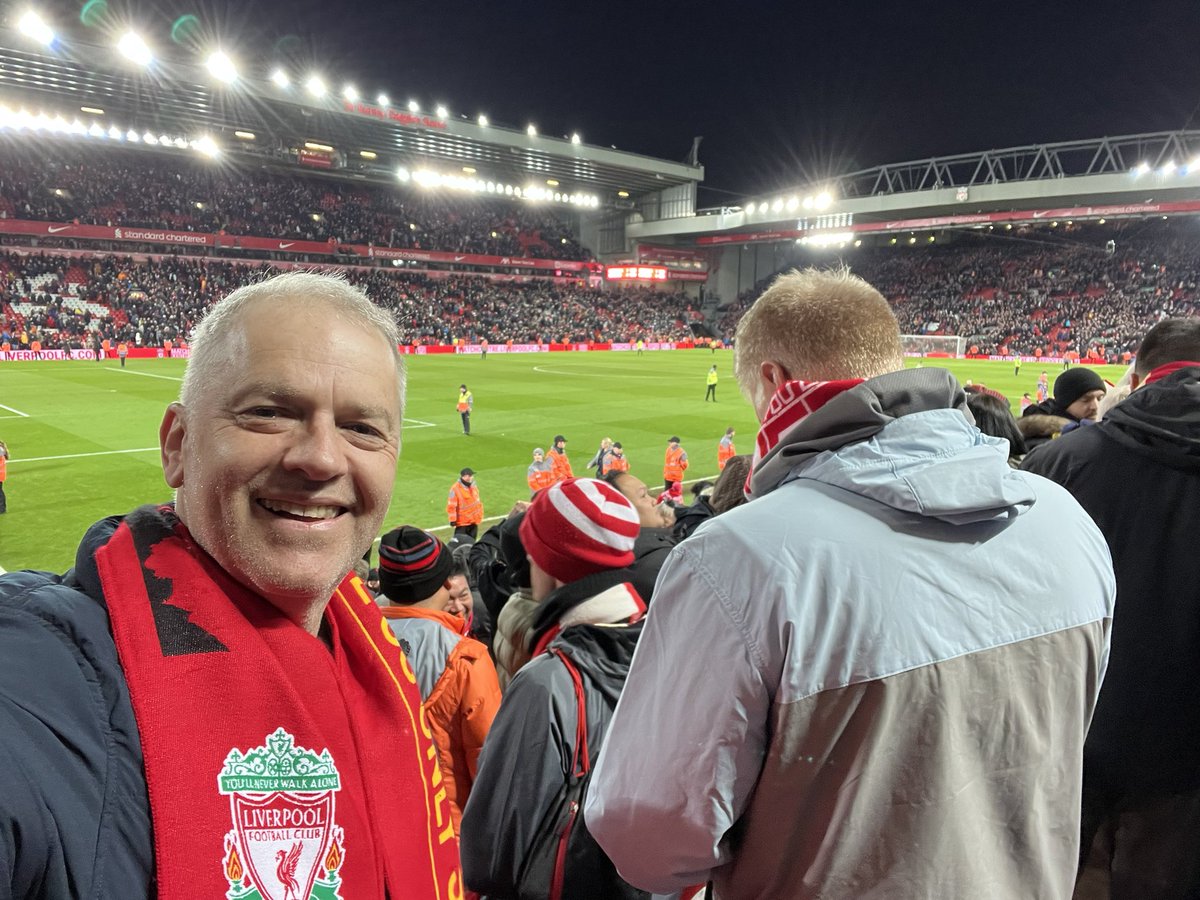 Larryrez's tweet image. 