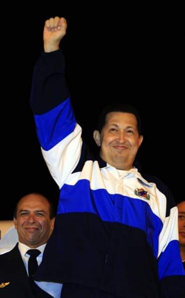 #ChavezCorazonDelPueblo 
“Aquí huele a azufre”, dijo –ocurrente y cáustico– en el estrado de la Asamblea General de la ONU, para desconcierto de los bienpensantes y regocijo de los condenados de la tierra.

Así era #ChavezPorSiempre, antiimperialista hasta la médula.