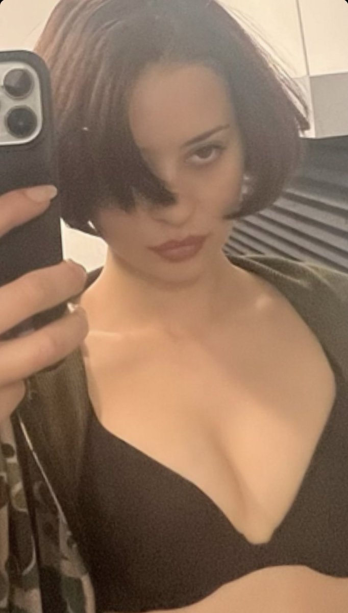 Alexa Demie looks stunning in newly shared Instagram Stories.