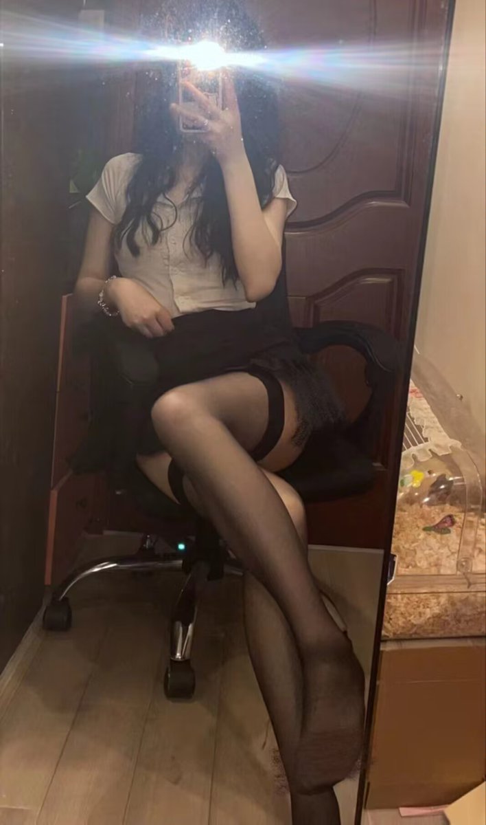 HeidiDennie's tweet photo. 💋

Will you crush me tonight？

👏👏👏👏

#湖州 https://t.co/SsMCq3CSZv
