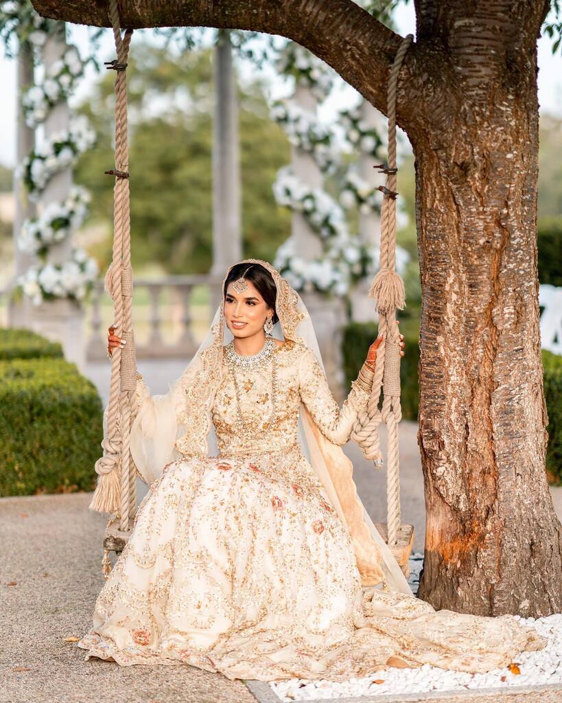 Nazmin

Media - <a href="/weddingmontage/">Евгений Репченко</a>
Venue - @froyleparkcountryestate
Outfit - <a href="/tehxeeblondon/">Tehxeeb London</a>
Make Up - @shazia_afsar_mua
Hair - <a href="/hair_by_haj/">Haj</a>
Henna - @emaarts_
Decor - <a href="/royalaffairsuk/">Royal Affairs UK - Design & Decor</a>
Catering - @blackstonecaterers
Event Planner - @theeventgarden
Photobooth -… instagr.am/p/Cpa7_yIo9s2/