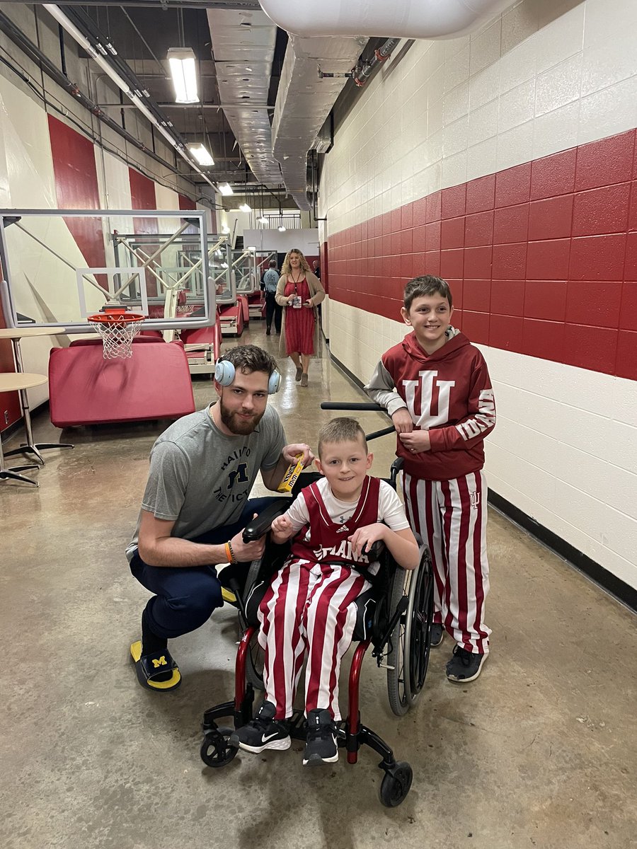 HoosierProject's tweet photo. A special thank you also goes out to Hunter Dickinson for taking the time to say hi to Carter!

Happy Birthday Carter, we hope you have a great time in Assembly Hall! https://t.co/vg9EwXYnG6