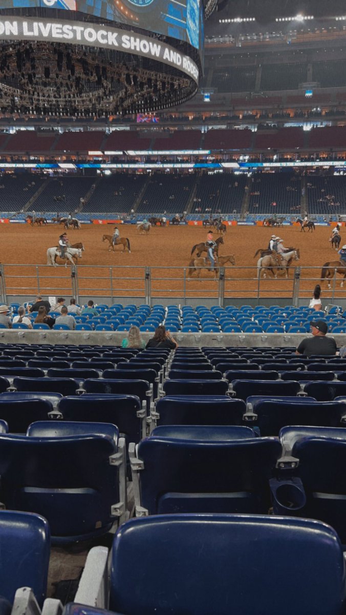 heyhey_hayley's tweet photo. #RODEOHOUSTON  ❤️❤️ https://t.co/kv4Up5W6Tl